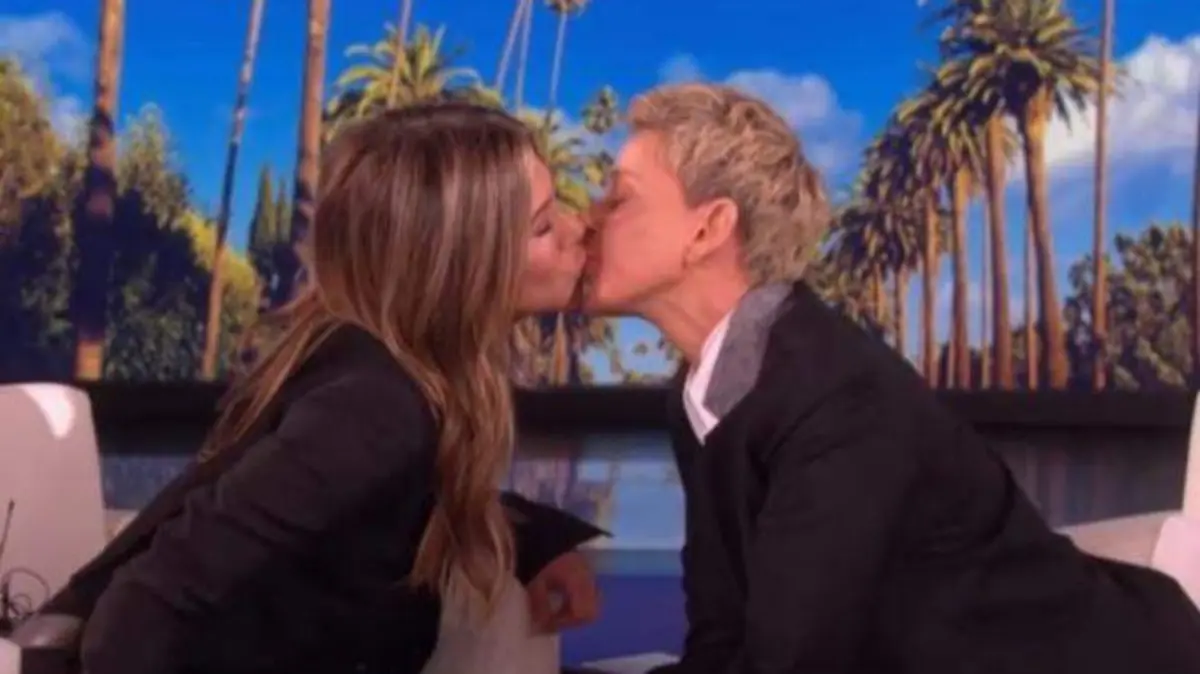 Beso Aniston DeGeneres